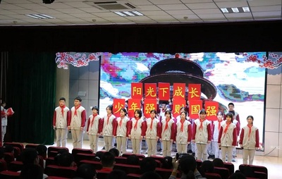 东城逸家中学组织校园开放月艺术主题周班级展演活动